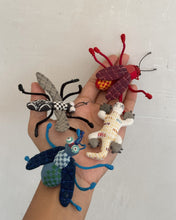 Load image into Gallery viewer, Cockroach