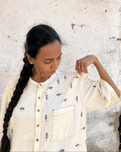 Load image into Gallery viewer, Unisex shirt- Umi Lizard