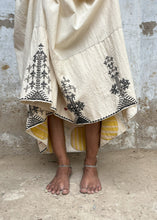 Load image into Gallery viewer, REVERSIBLE SKIRT- A3434 NAYNA MOR TIKDA