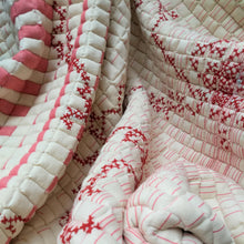 Load image into Gallery viewer, "Rafiq Ni Sujni - Ek Rang Bawaliyo Quilt" (Red)