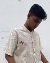 Load image into Gallery viewer, &quot;Char Patti Phool -Unisex Shirt&quot;
