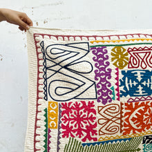 Load image into Gallery viewer, "Juni Traditional Quilt"