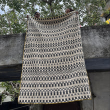 Load image into Gallery viewer, Rafiq ni Sujni quilt- Pila border
