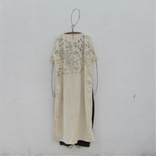 Load image into Gallery viewer, &quot;Kaftan - Aari Heena Motif&quot;
